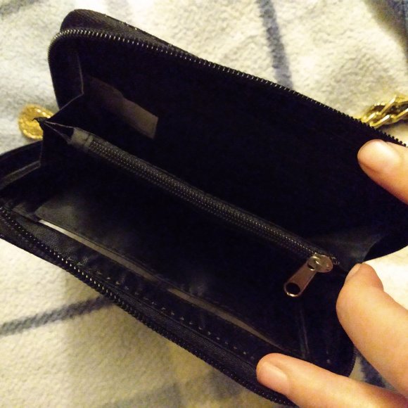 Black and Gold Limited Addition Wallet - Picture 4 of 4